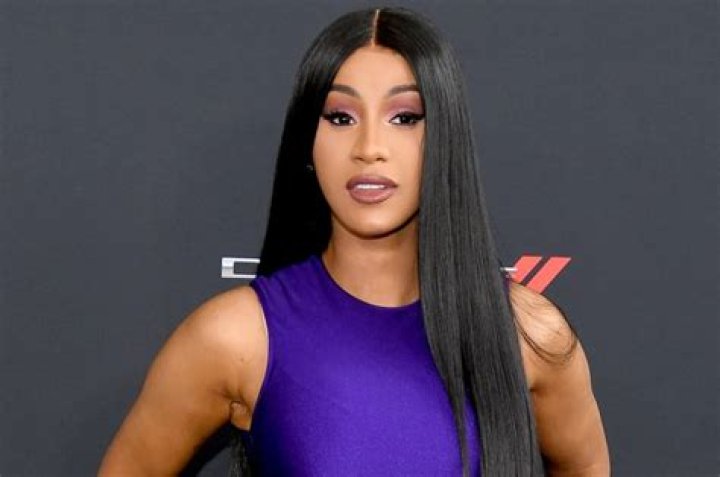 Cardi B Height, Weight, Age, Boyfriend, Family, Facts, Biography